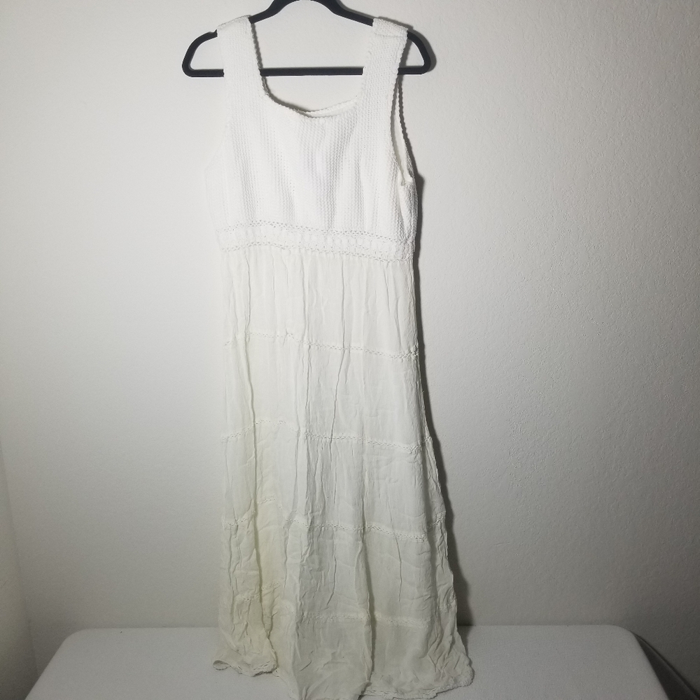 Elegant Tiered White Sleeveless Dress